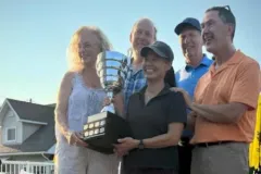 Shelly presents the golf trophy to the winning team of four.